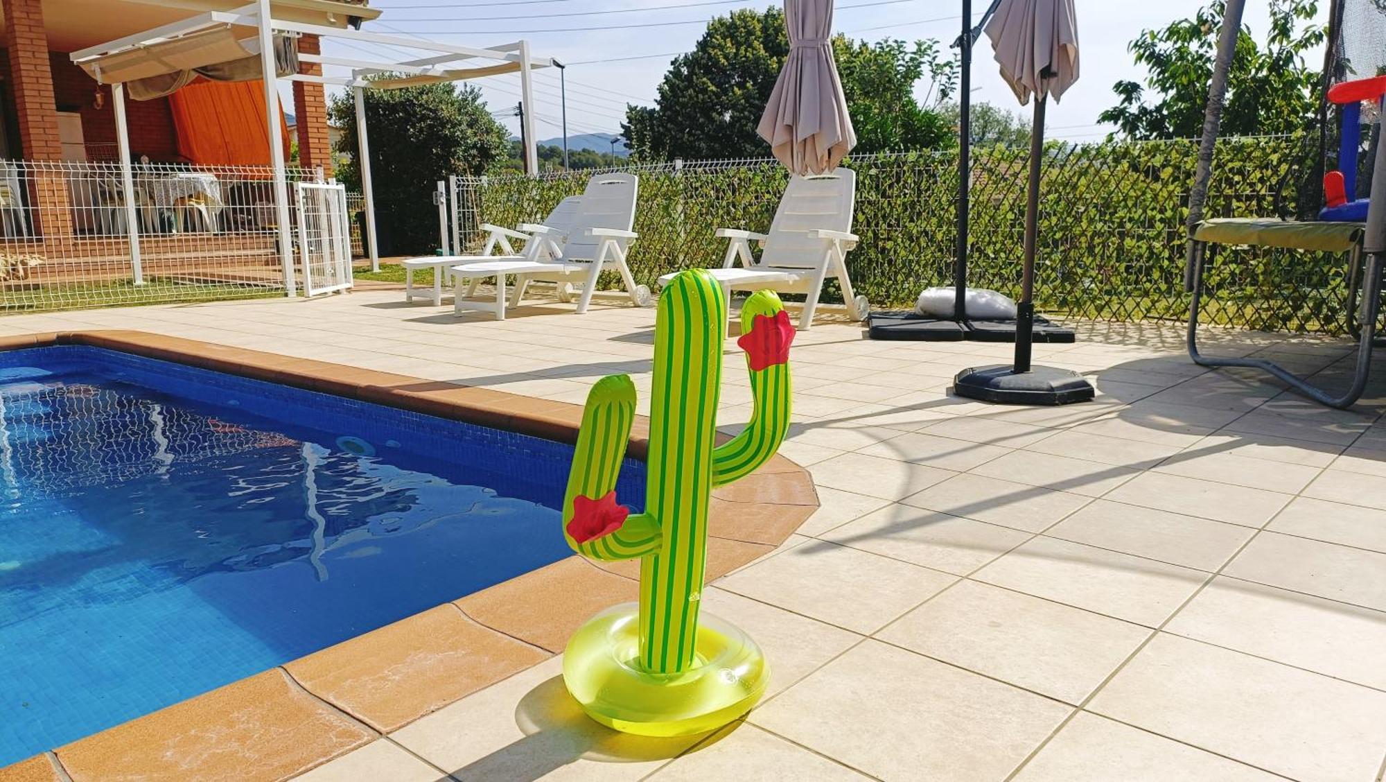 Casa Con Jardin Y Piscina Privada. Villa Santa Eulalia de Ronsaná Exterior foto