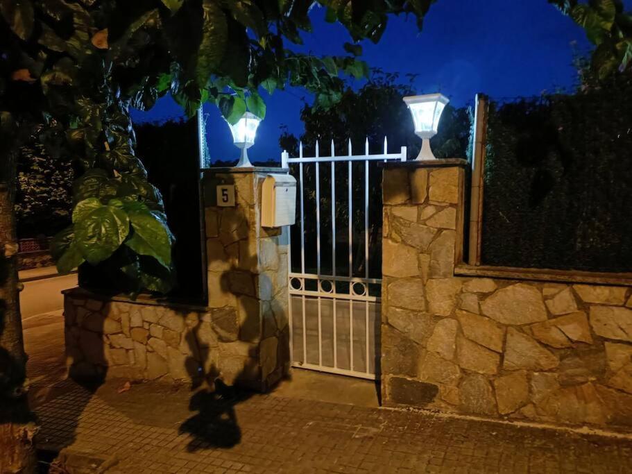 Casa Con Jardin Y Piscina Privada. Villa Santa Eulalia de Ronsaná Exterior foto