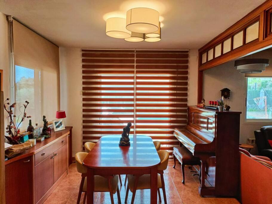 Casa Con Jardin Y Piscina Privada. Villa Santa Eulalia de Ronsaná Exterior foto