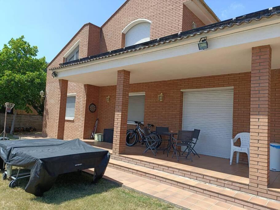 Casa Con Jardin Y Piscina Privada. Villa Santa Eulalia de Ronsaná Exterior foto