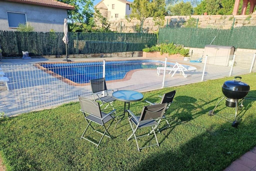 Casa Con Jardin Y Piscina Privada. Villa Santa Eulalia de Ronsaná Exterior foto