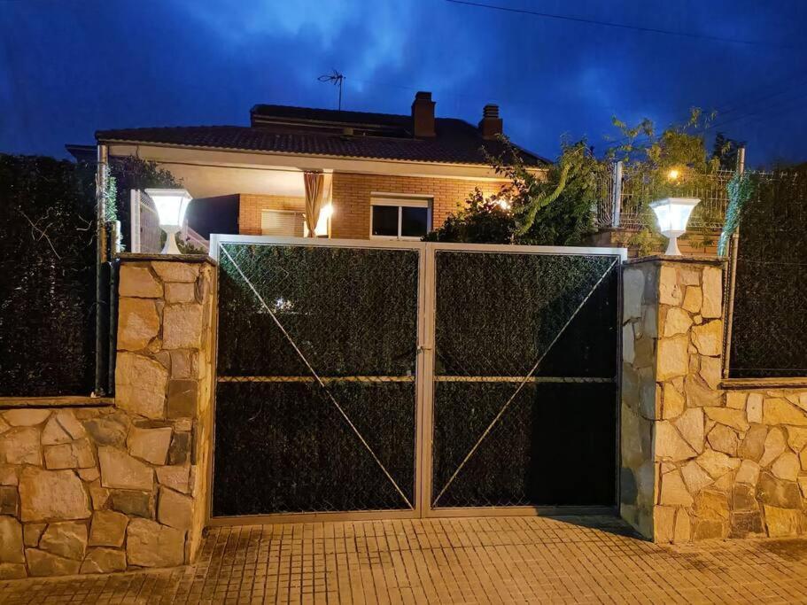 Casa Con Jardin Y Piscina Privada. Villa Santa Eulalia de Ronsaná Exterior foto